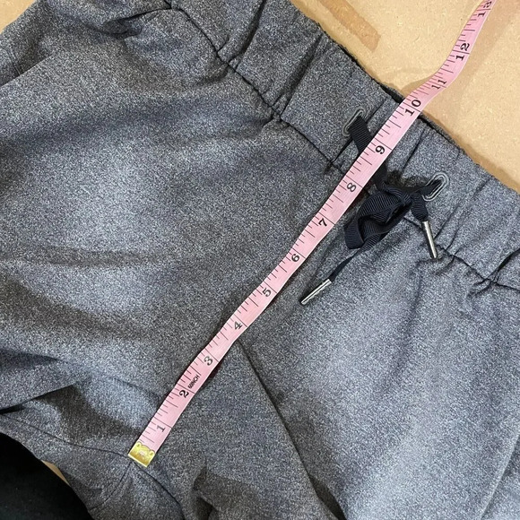 Lululemon On The Fly Pant 27" Heathered Gray Full-On Luxtreme Sz 4 Athleisure - Picture 9 of 10